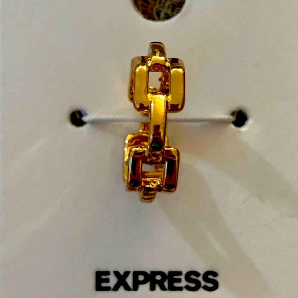 3 Express Gold Chain Ring. Size 7